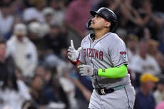 Naylor conecta un jonrón y los Diamondbacks vencen 6-3 a Padres en la gran noche de Machado