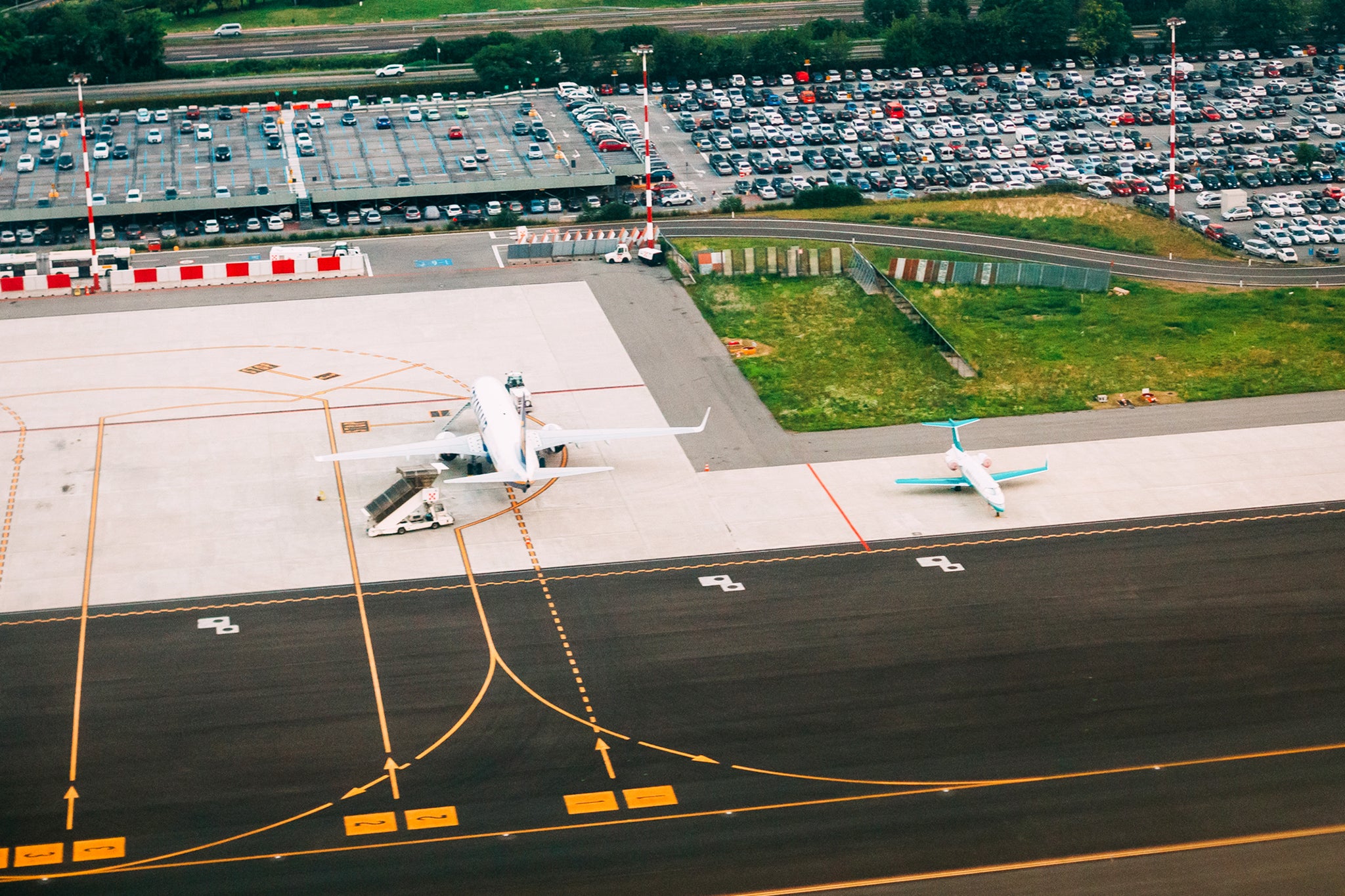 Medios italianos informan que un hombre habría sido succionado por el motor de un avión
