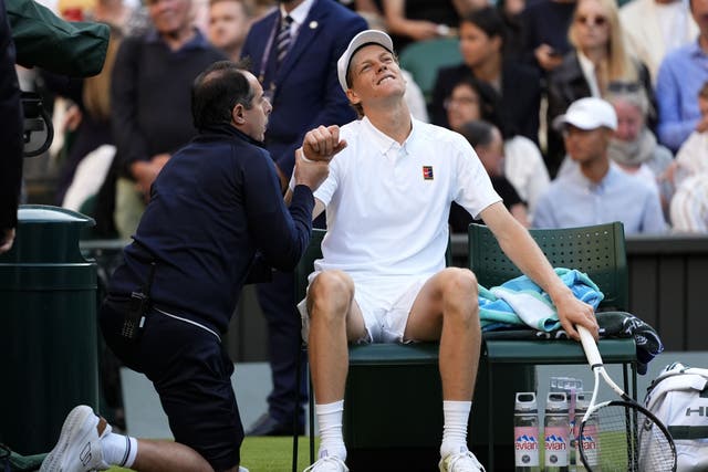 <p>Jannik Sinner mostró signos de una posible lesión en el codo durante su partido frente a Grigor Dimitrov</p>