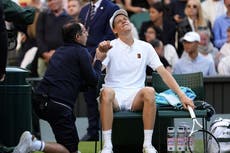 Jannik Sinner cancela su práctica en Wimbledon por molestias en el codo