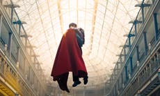 El beso de Superman, censurado en India por su carga “sensual”
