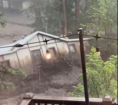 Casa es arrastrada por inundaciones en un pueblo montañoso de Nuevo México