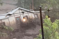 Casa es arrastrada por inundaciones en un pueblo montañoso de Nuevo México