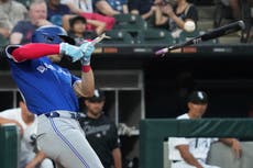 Bassitt lanza seis y Azulejos vencen 6-1 a Medias Blancas en juego acortado por lluvia