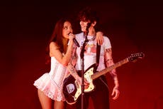 Guitarrista de Olivia Rodrigo comparte cómo la cantante a apoya a su equipo