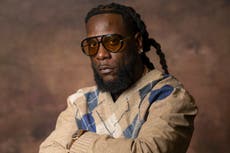 "No Sign of Weakness" de Burna Boy cumple sus sueños de estrella de rock