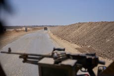 Israel insiste en mantener tropas en Gaza, complicando las negociaciones de tregua con Hamás.