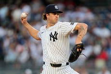 Chisholm pega dos jonrones y Schlittler gana en debut de las mayores; Yankees ganan 9-6 a Marineros