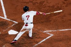 Yoshida guía a Medias Rojas a paliza de 10-2 sobre Rockies para completar barrida