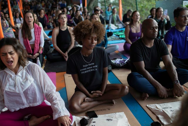 BRASIL-YOGA-FAVELA