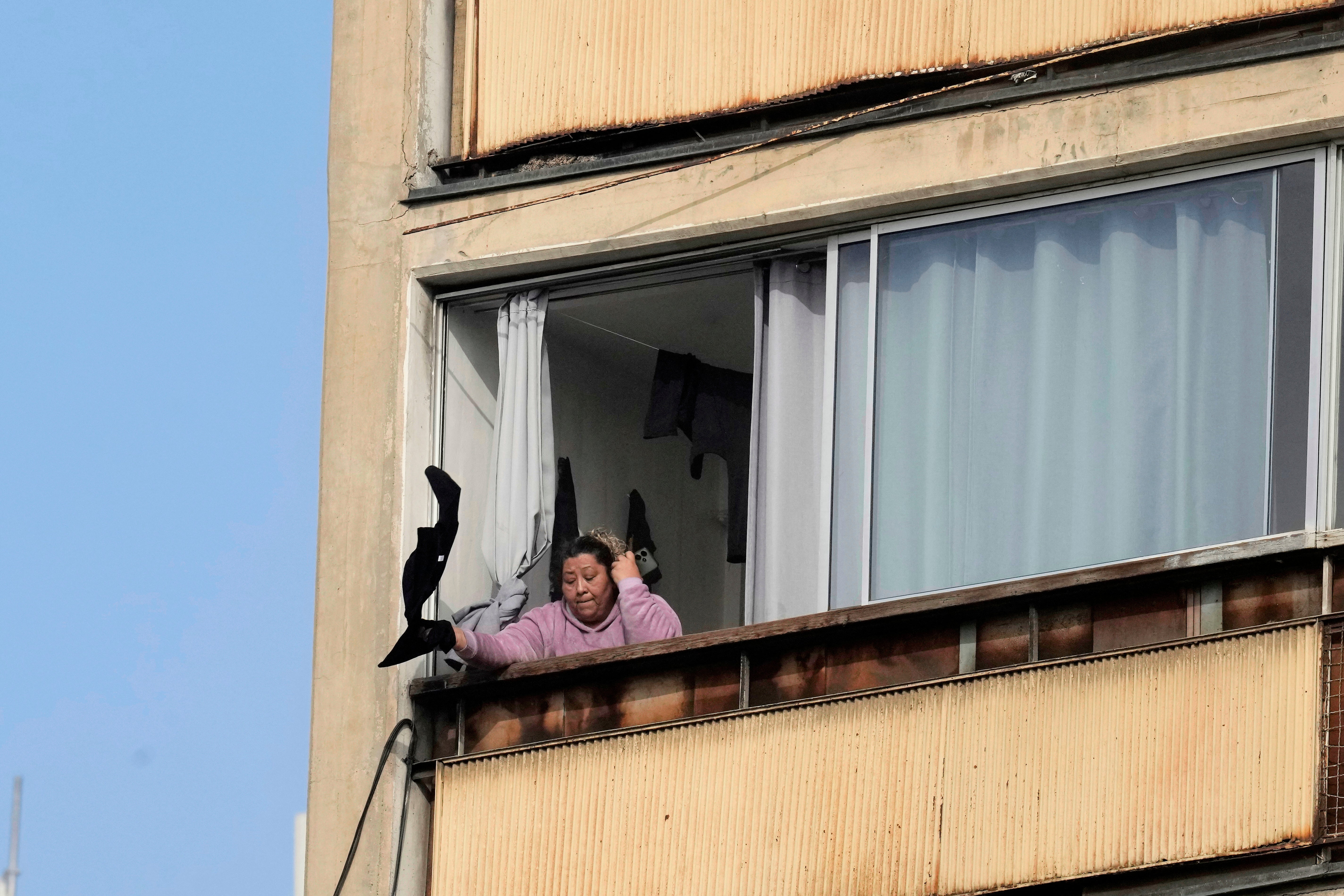 Un incendio de grandes proporciones en un edificio en Chile deja 50 personas atrapadas