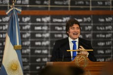 El Senado argentino da un revés a Milei al convertir en ley mejoras para jubilados y discapacitados