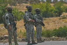 Combatientes separatistas kurdos en Irak comienzan a deponer armas en proceso de paz con Turquía