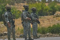Combatientes separatistas kurdos en Irak comienzan a deponer armas en proceso de paz con Turquía