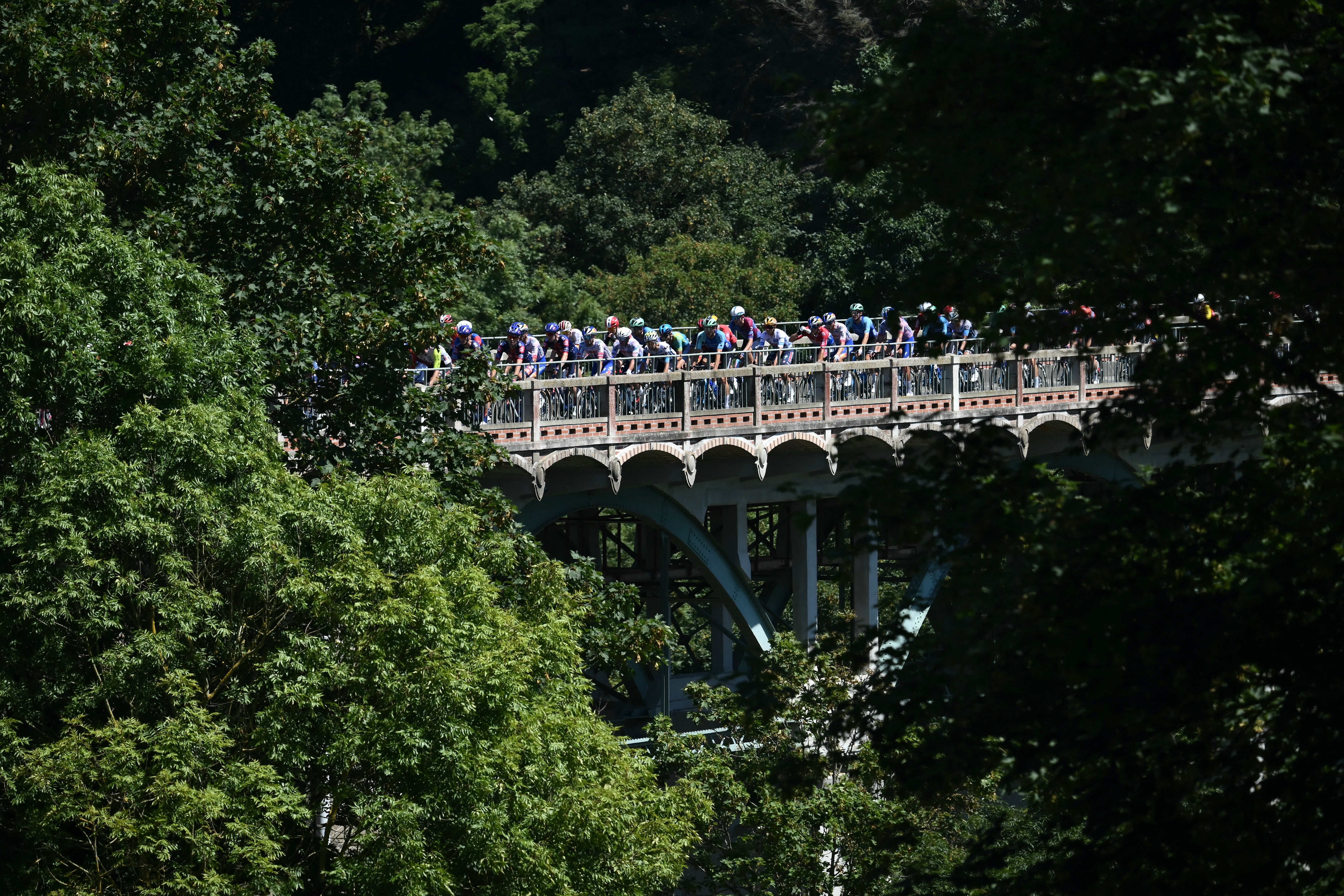 Los ciclistas profesionales suelen entrenar entre 20 y 25 horas a la semana