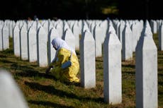 Miles se reúnen en Srebrenica para conmemorar el 30mo aniversario del genocidio