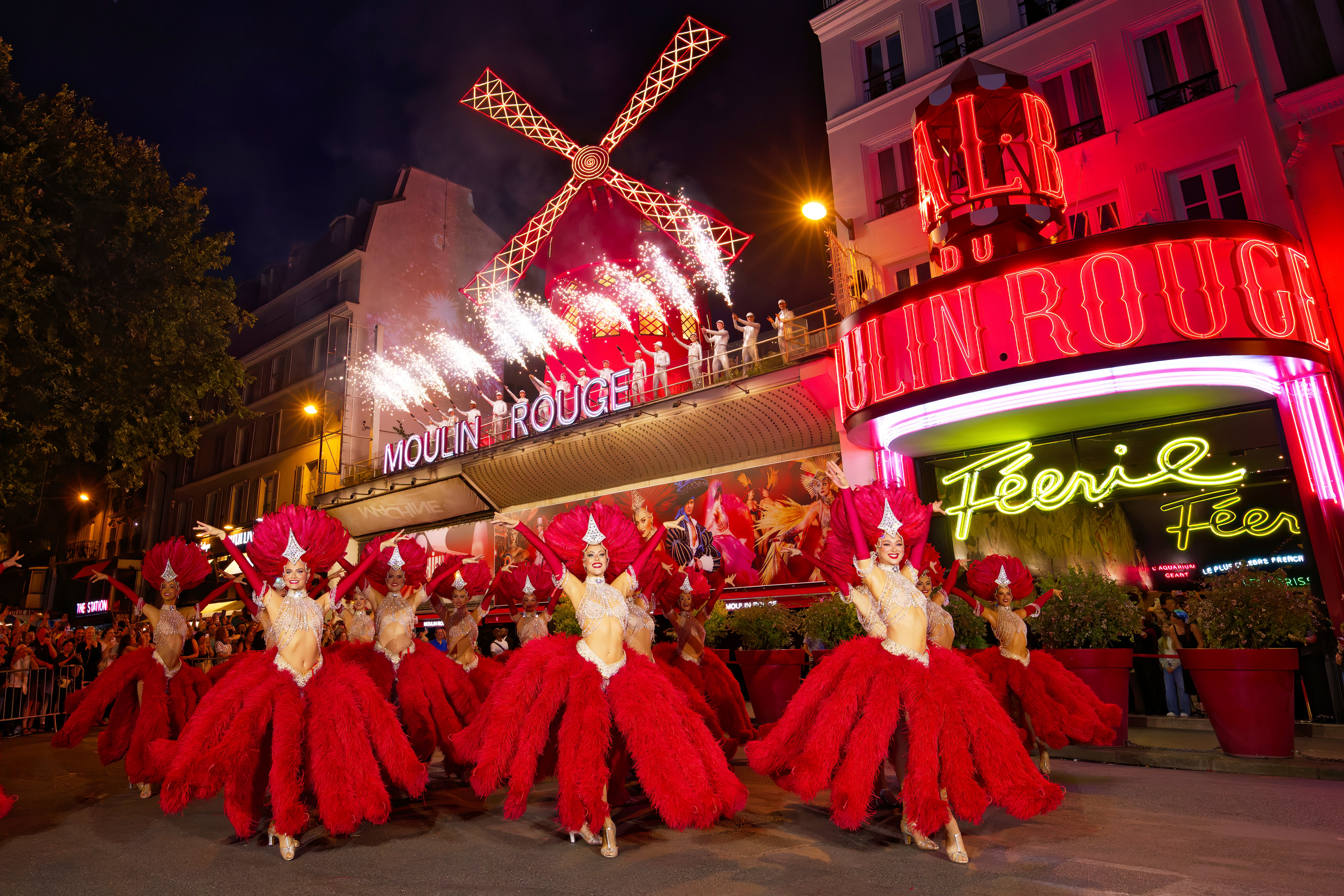 MOULIN ROUGE