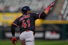 Santana pega jonrón y Guardianes vencen 4-2 a Medias Blancas en el primer juego de doble cartelera