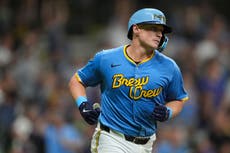 Jonrones de Yelich y Vaughn otorgan a Cerveceros una victoria 8-3 sobre los Nacionales
