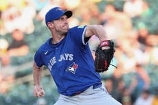 Max Scherzer gana por 1ra vez en casi un año y Azulejos superan 7-6 a Atléticos