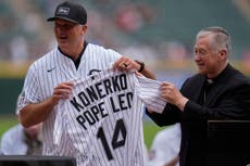 De un 14 a otro, Konerko de Medias Blancas recibe regalo del papa León XIV para rememorar título