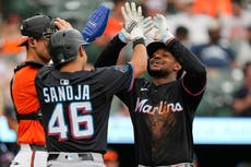 Janson Junk supera al ex Marlin Trevor Rogers; Miami blanquea 6-0 a Orioles