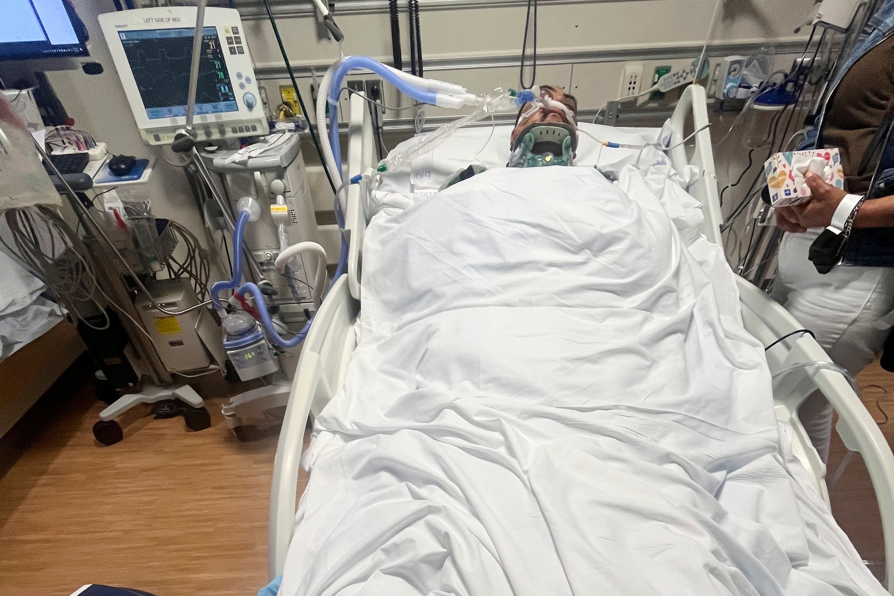 Muere trabajador agrícola que cayó de techo durante caótica redada de ICE en California