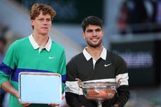 Sinner se enfrenta a Alcaraz en Wimbledon como revancha de su épica final de Roland Garros