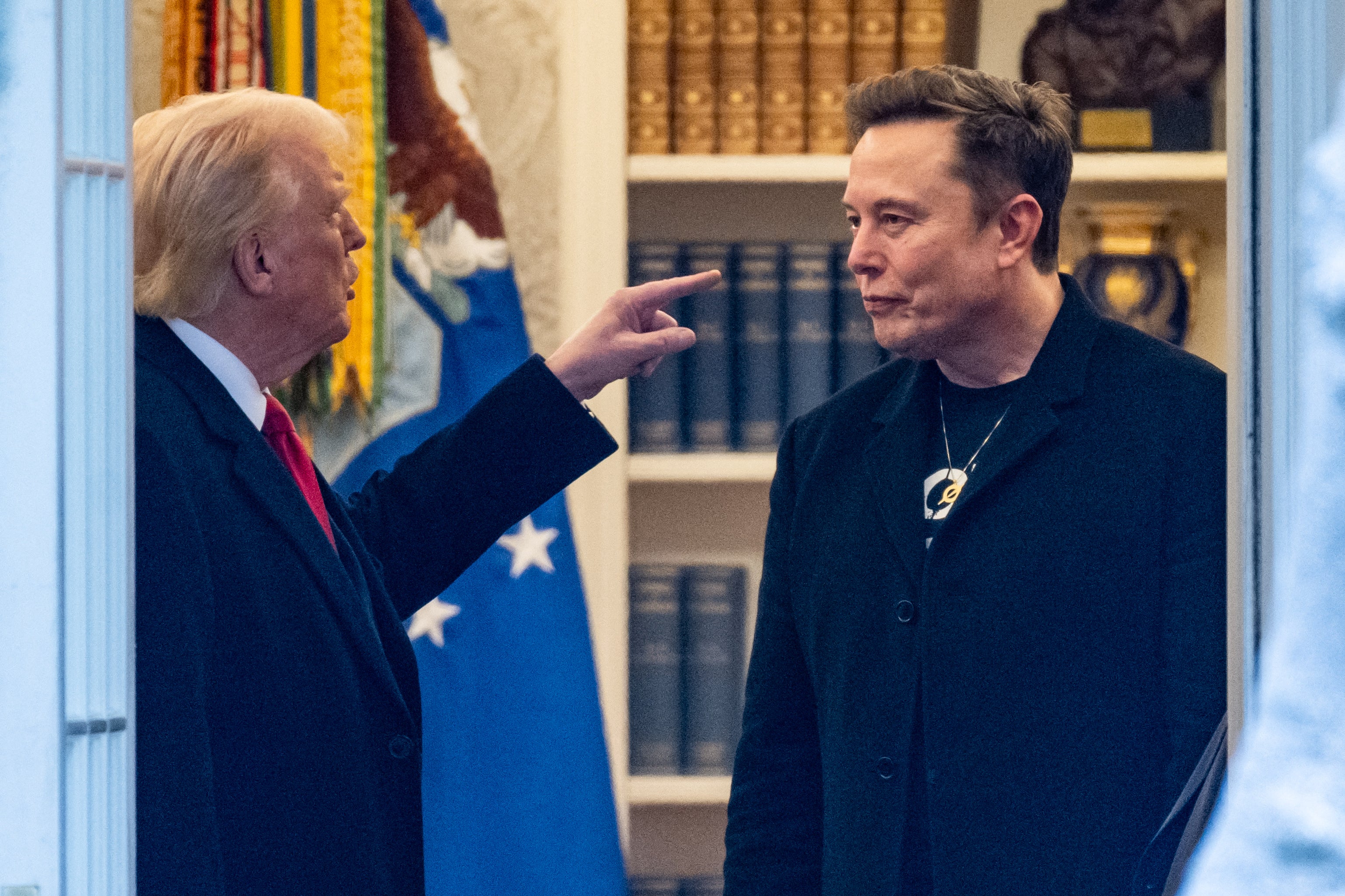 La caída en desgracia del hombre más rico del mundo ha sido rápida, después de haber disfrutado del autoproclamado estatus de “primer amigo” de Donald Trump, ganándose el favor del presidente y de su incondicional base MAGA antes de una explosiva ruptura entre ambos en junio