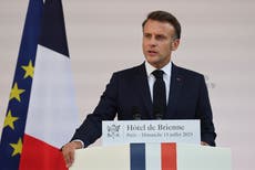 Presidente francés anuncia aumento de gasto militar debido a amenazas