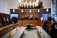 Médico de Berlín va a juicio, acusado de asesinar a 15 pacientes