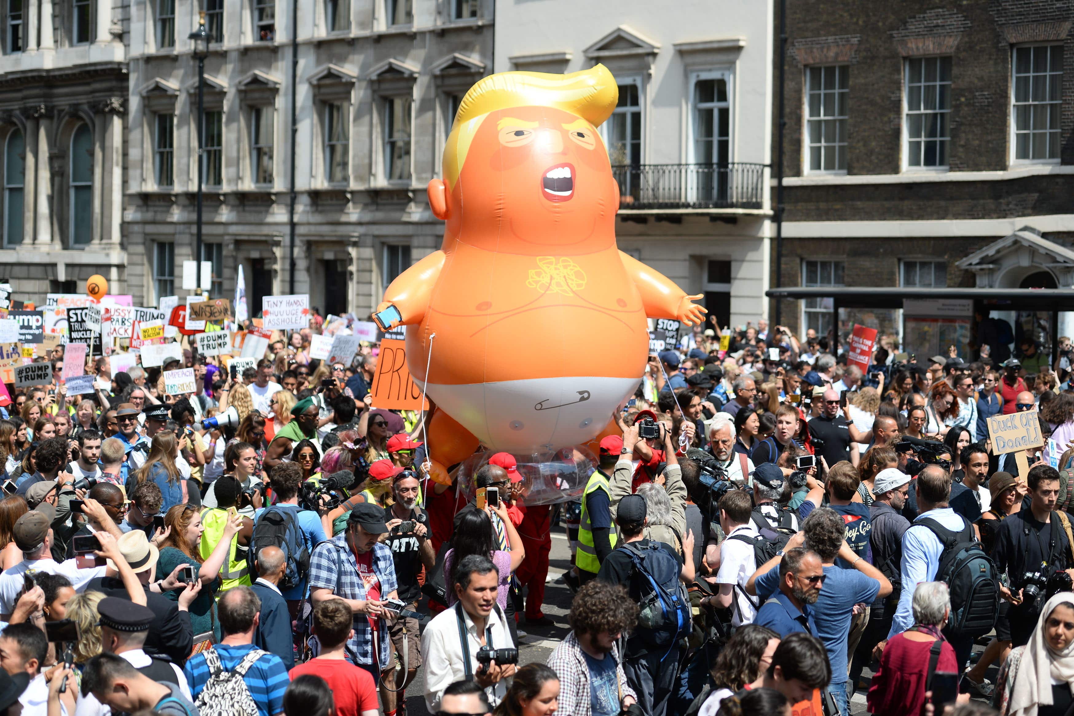 El globo 'Bebé Trump' se une a los manifestantes en su marcha a la Plaza del Parlamento en 2018