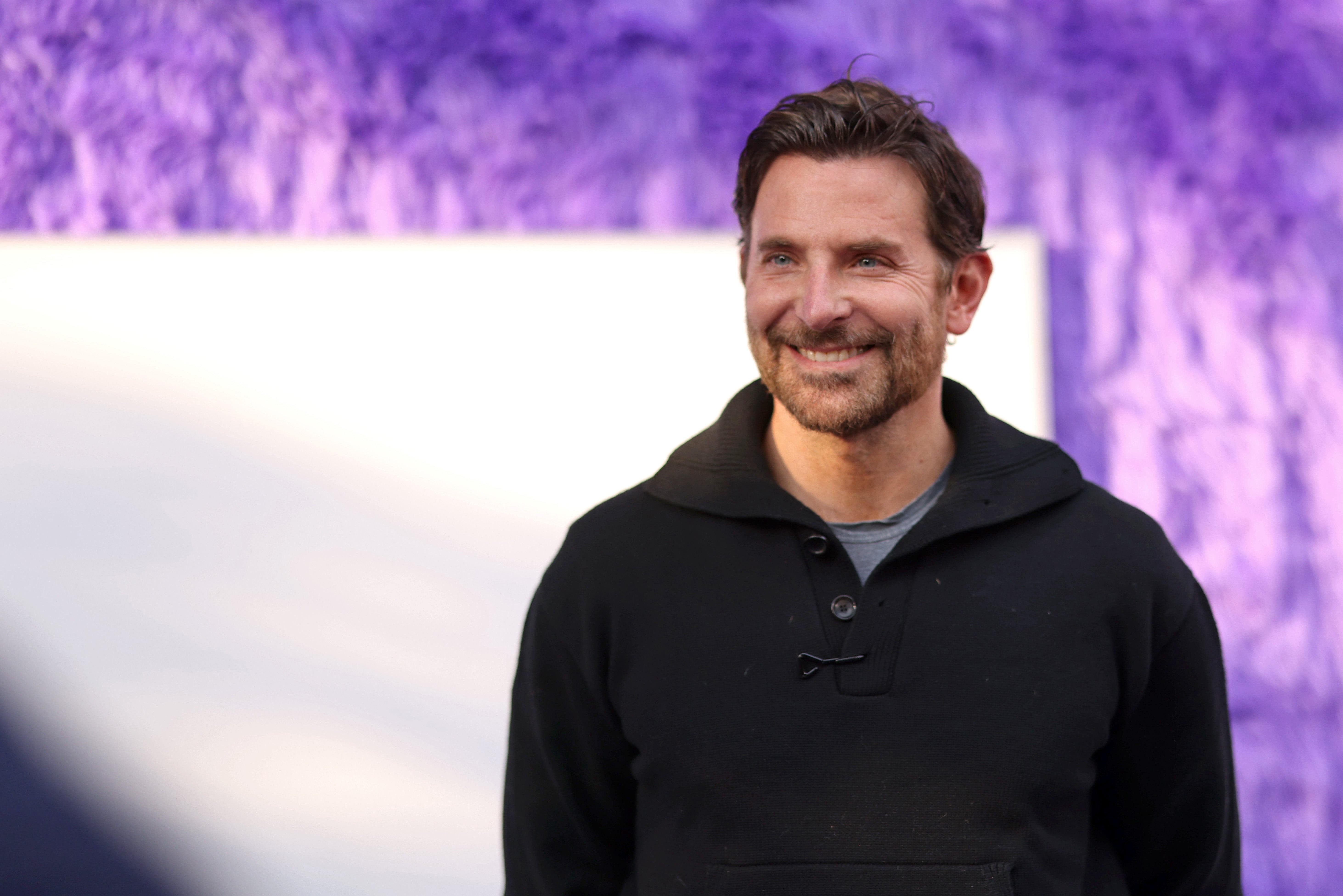 James Gunn reveló que había elegido a Bradley Cooper para el papel del padre de Superman porque necesitaba a alguien que diera la “talla” del personaje