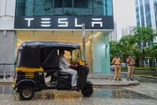 Tesla debuta en India con la inauguración de un lujoso local en Mumbai