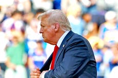 Trump se guarda medalla FIFA al entregar trofeo réplica al Chelsea