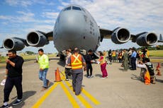 Más inmigrantes serán deportados a países ajenos, afirma ICE