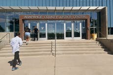 Inicia juicio por asesinato contra dentista de Colorado acusado de envenenar batidos de su esposa