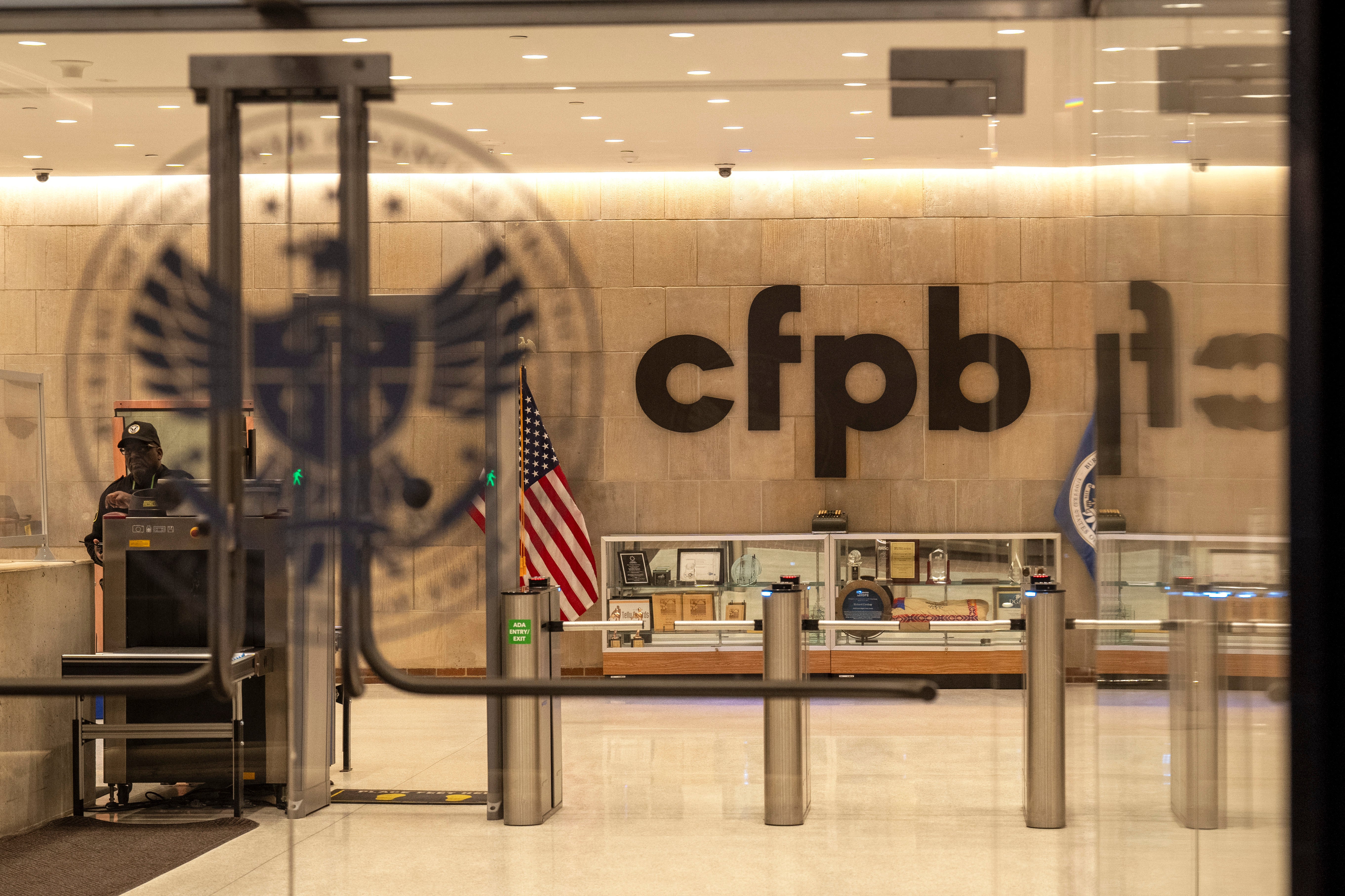 TRUMP-OFICINA DE PROTECCIÓN FINANCIERA