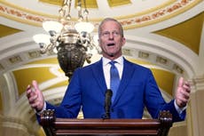 Senadores republicanos exploran cambios a petición de Trump de recortar $9.400 millones en gastos