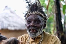 La creencia en la brujería fortalece a algunos y preocupa a otros en la política africana