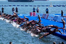 Competencias de aguas abiertas en el mundial de natación arrancan tras dos retrasos