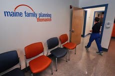 Esfuerzo por retirar fondos a Planned Parenthood afecta a otras clínicas en Maine; ahora demandan