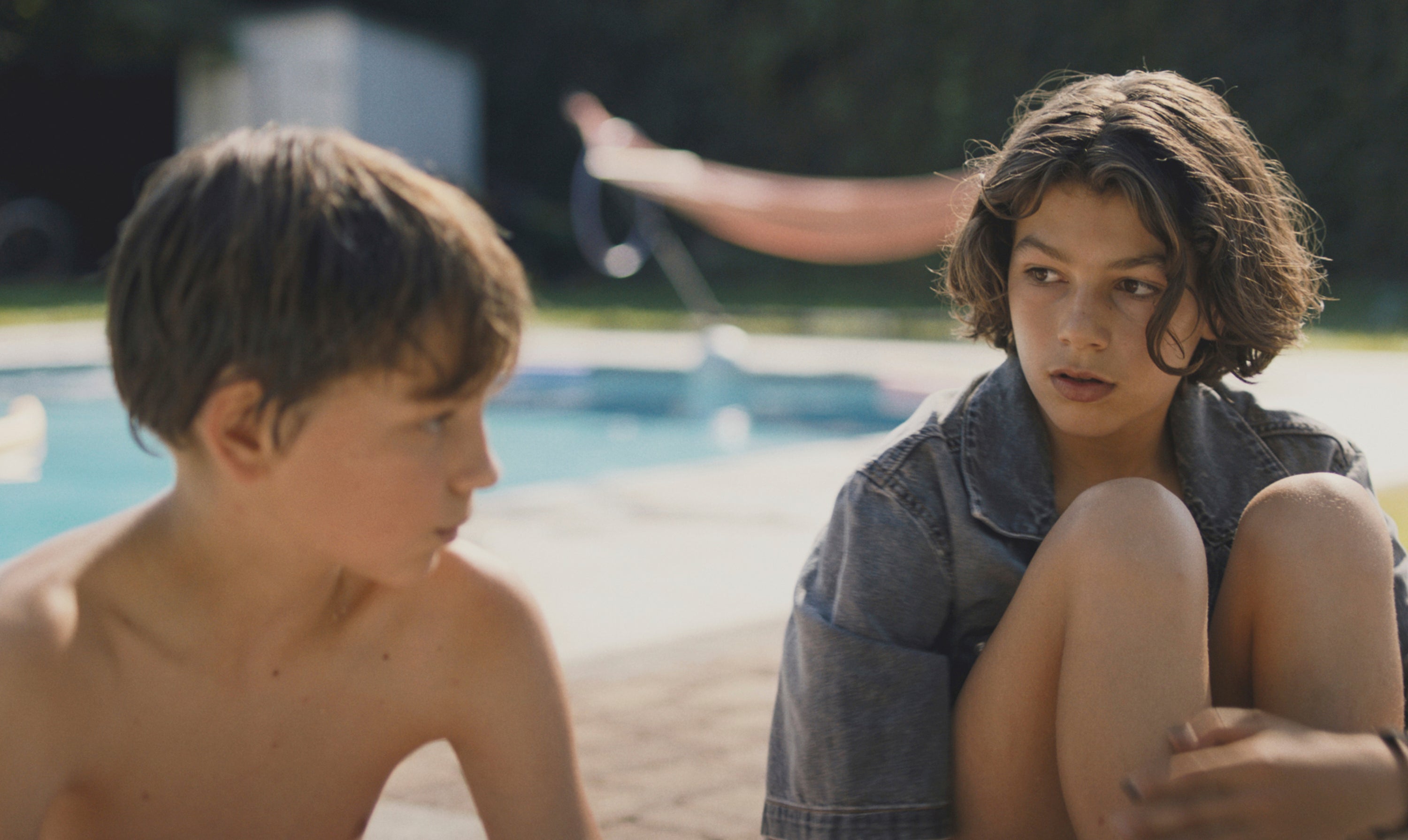 El primer amor de un chico gay es retratado en “Young Hearts”