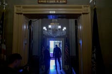 Senado aprueba recortes de 9.000 millones en ayuda exterior y medios públicos pedidos por Trump