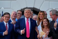 Encuesta: Solo uno de cada cuatro adultos en EEUU dice que políticas de Trump los han beneficiado