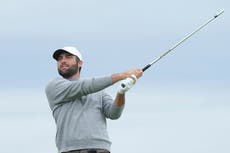 En un día de sol, lluvia y viento en el Abierto Británico Scheffler se mantiene cerca del liderato