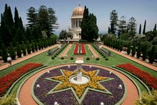 La religión bahaí es pequeña, extendida y enfrenta represión en partes de Oriente Medio