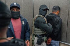 La inquietante imagen de agentes enmascarados es cada vez más frecuente en la vida cotidiana de EEUU