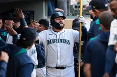 El veterano primera base Rowdy Téllez entrena con Rangers para unirse a su nómina