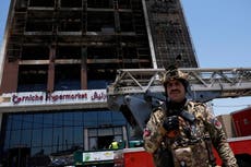Autoridades iraquíes tratan de identificar 18 cuerpos tras letal incendio en centro comercial